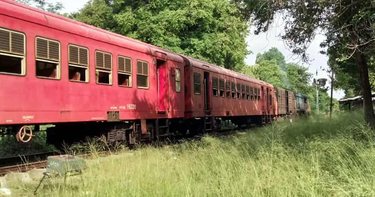 Jaffna Weekend Special Train Derailed at Maho
