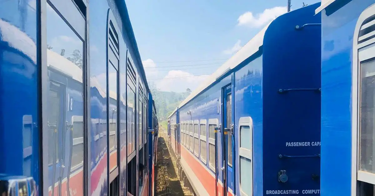 Denuwara Menike Trains Meet Each Other at Kotagala