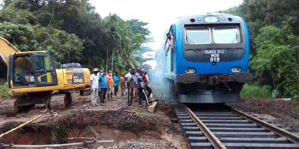 [Thread] Track Repair Works Near Vijaya Rajadahana Railway Station