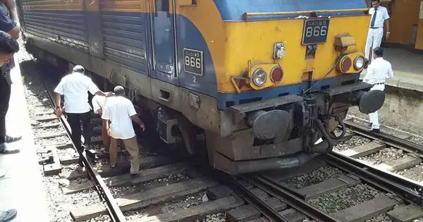 Class M9 866 Derailed at Colombo Fort