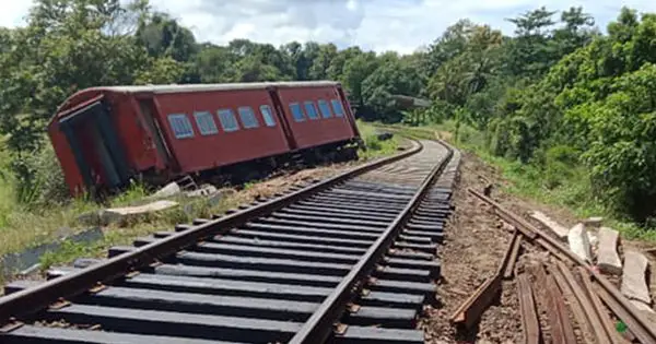 Derailed Coaches of Meenagaya Train Recovered