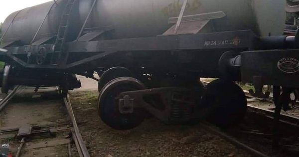 Oil Train Derailed at Peradeniya Junction